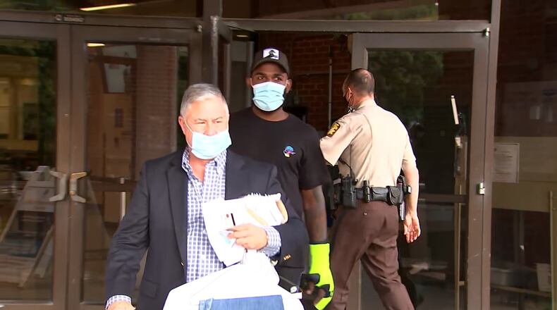 Braves star Marcell Ozuna posts $20,000 bond, leaves jail following arrest on abuse charges