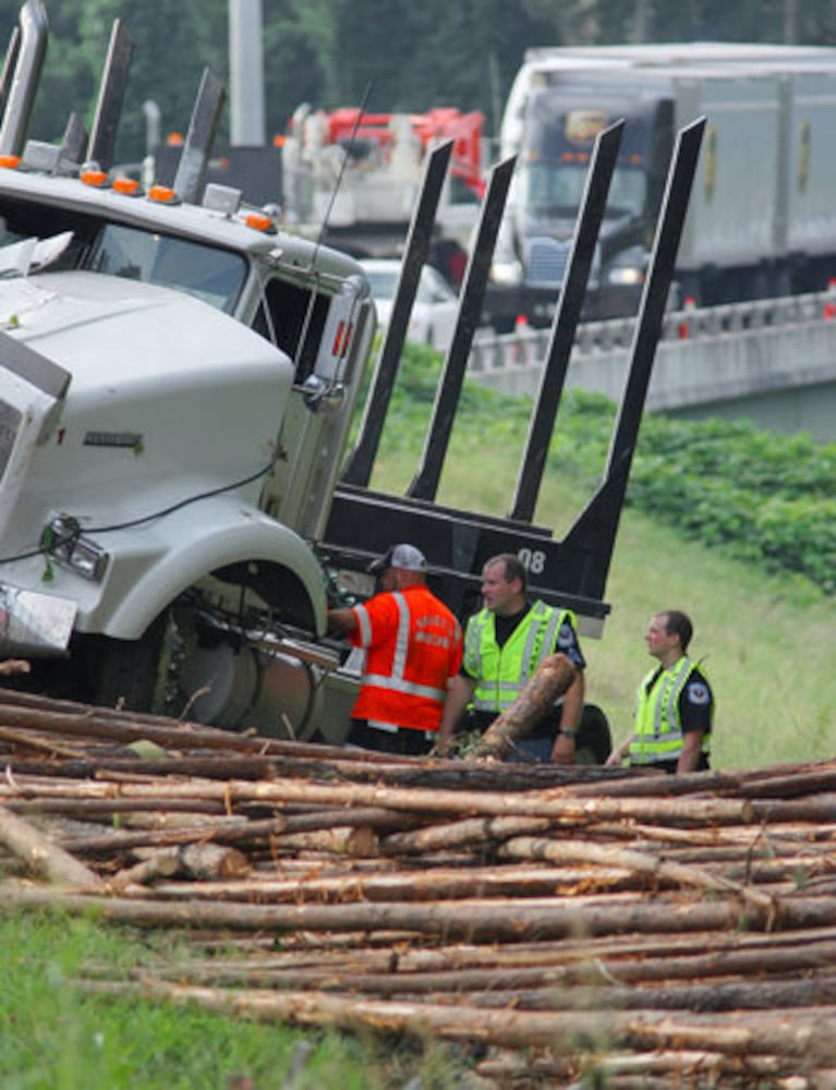 Logging truck wrecks on I-75