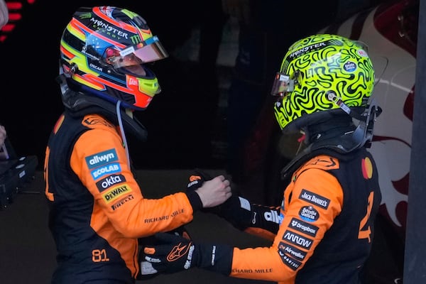 -Second-placed McLaren driver Oscar Piastri of Australia congratualtes the victory to McLaren driver Lando Norris of Britain during the Austrian Formula One Grand Prix in Spielberg, Austria, Sunday, June 29, 2025. (AP Photo/Darko Bandic)
