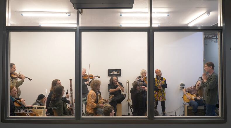 Ofir Klemperer leads the Atlanta Improvisers Orchestra at The END Project Space in 2022. 
Courtesy of Ofir Klemperer