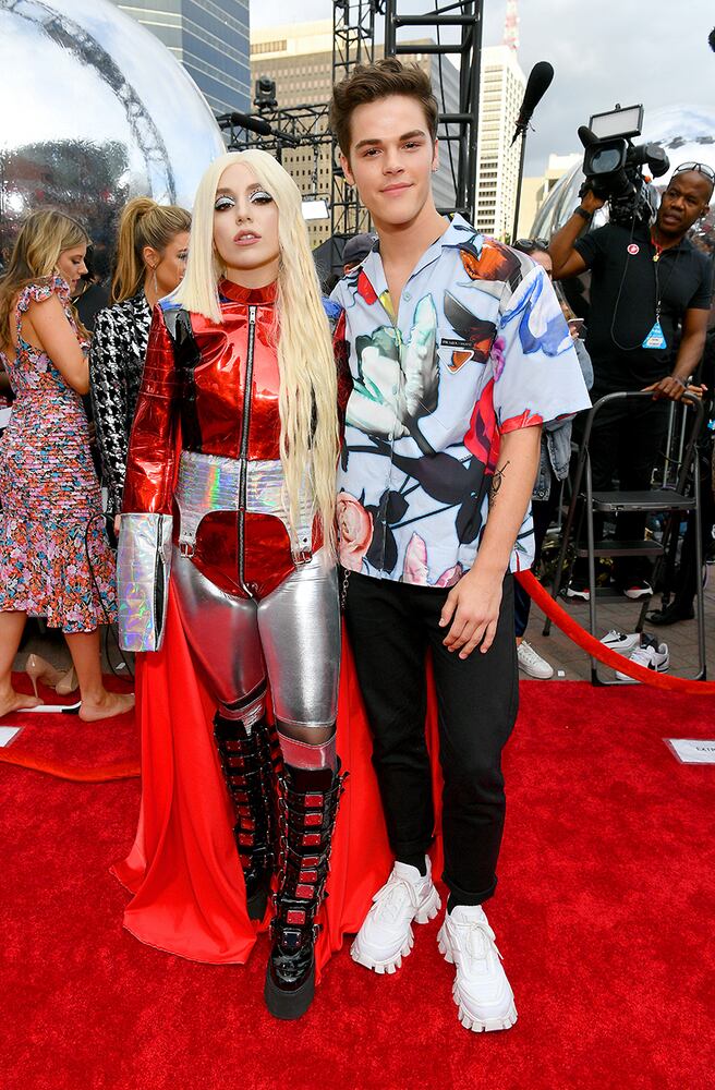 Photos: 2019 VMA Red Carpet
