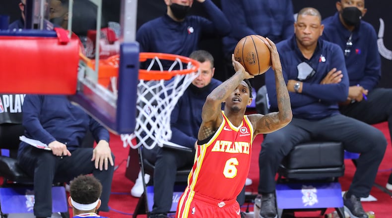 Lou Williams lines up a shot in the fourth quarter against Philadelphia Wednesday.