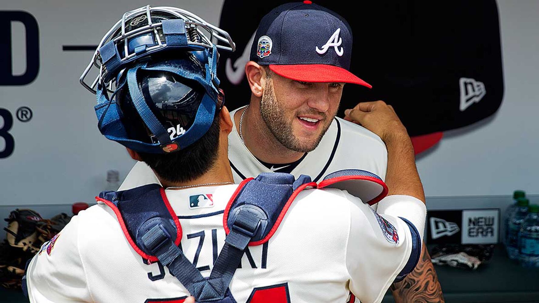 Photos: Braves welcome new first baseman Matt Adams