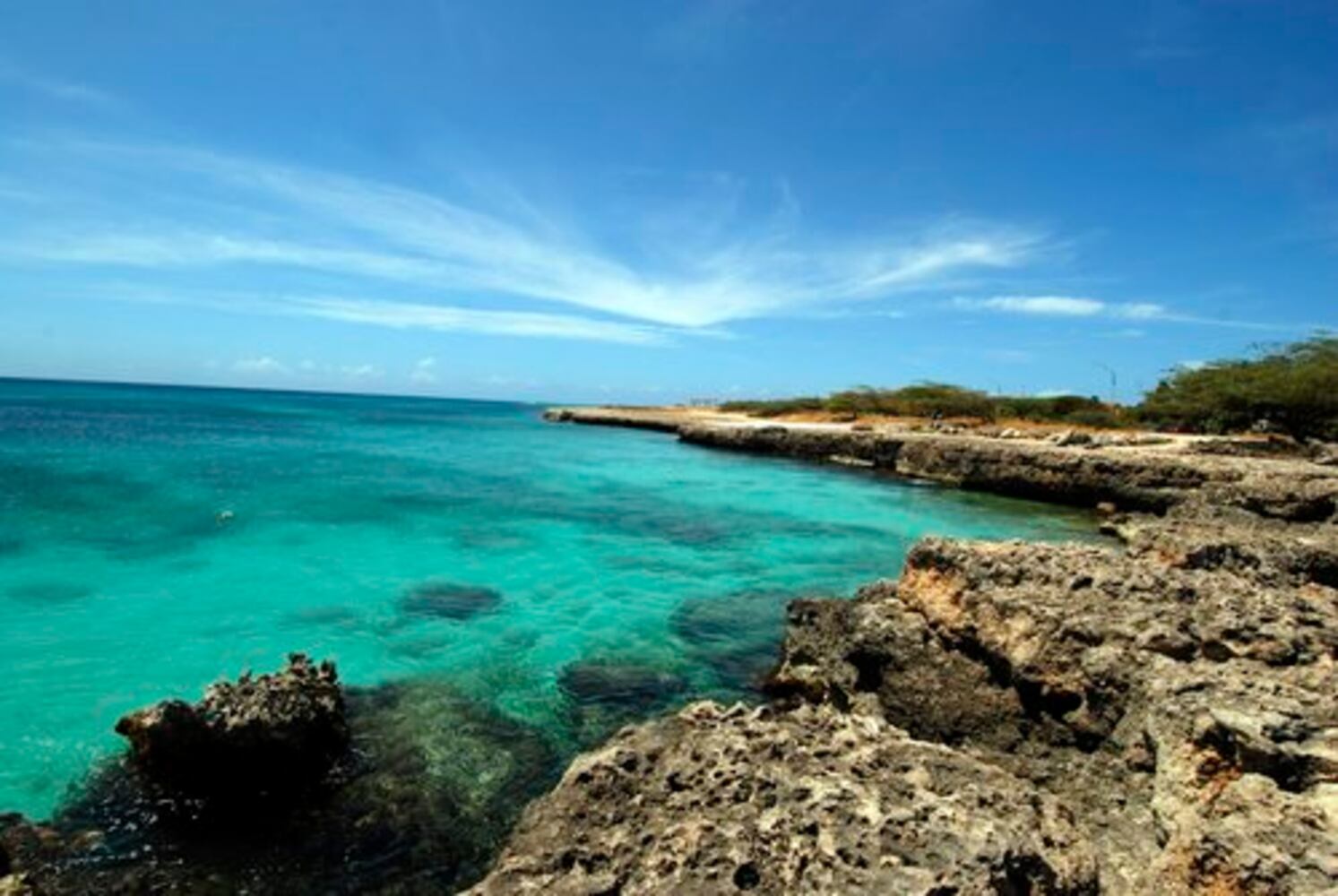Aruba: Island of stunning sand and seas