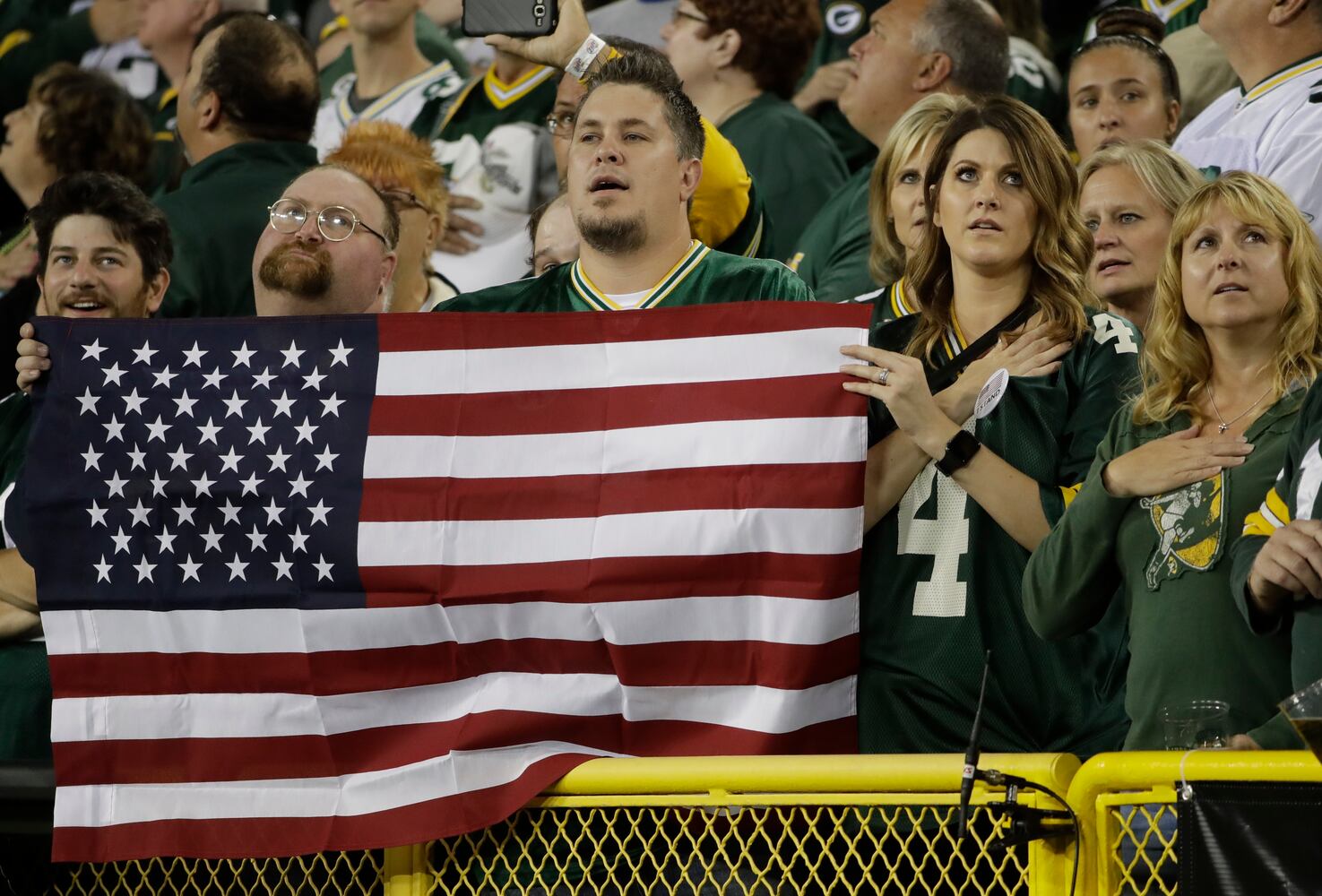 How  Packers, Bears handled national anthem