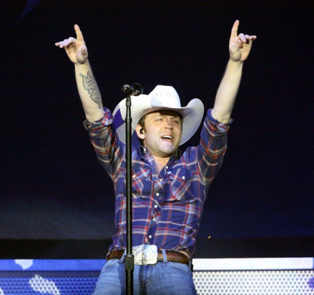 Blake Shelton rocks Gwinnett