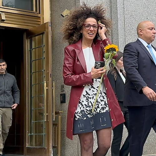 Iranian American journalist Masih Alinejad walks out of Manhattan federal court, Wednesday, Oct. 29, 2025, in New York, after two Russian mobsters were sentenced to 25 years in prison for agreeing to attempt to assassinate her. (AP Photo/Larry Neumeister)