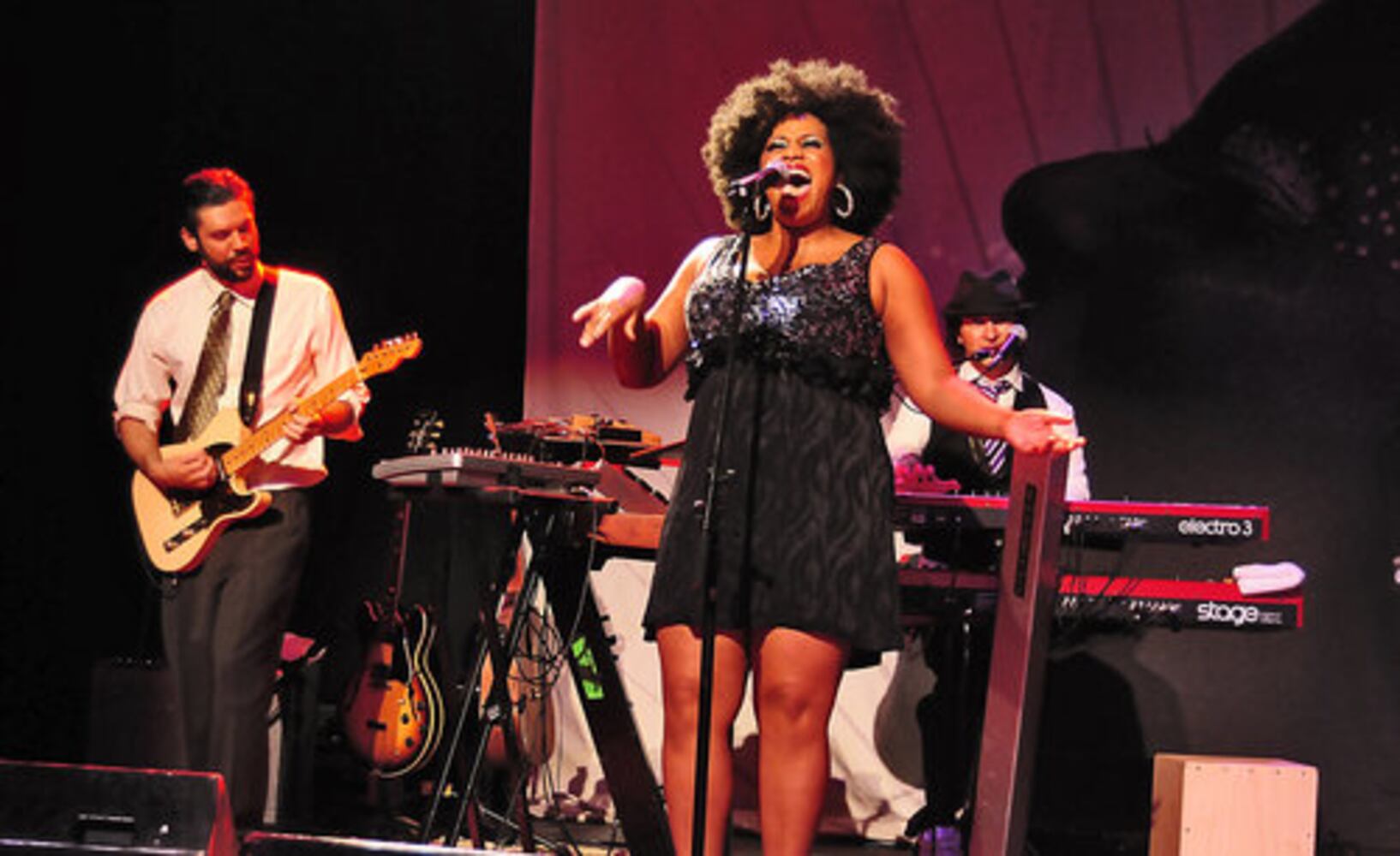 Macy Gray rewards her Atlanta fans