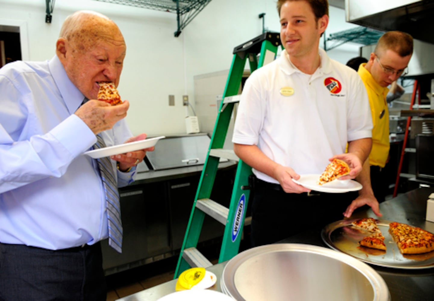 Truett Cathy opens 'Upscale Pizza'