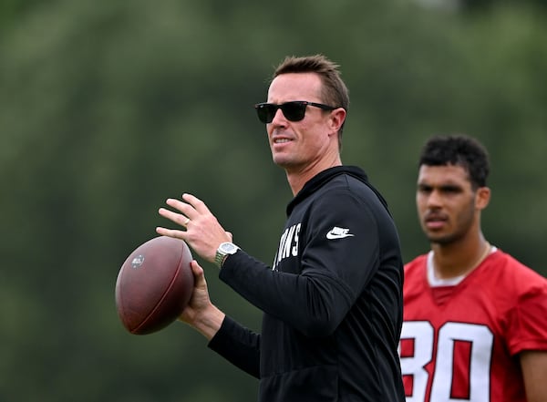 Matt Ryan, Falcons president of football, airing 'er out a little at a recent practice. (Hyosub Shin/AJC)