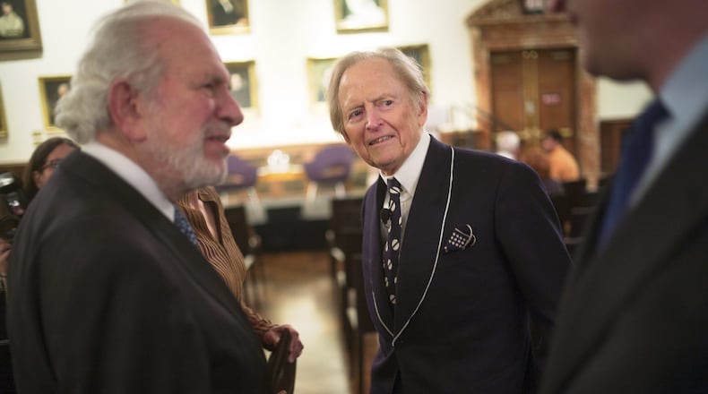 Author Tom Wolfe (center), shown at a gala dinner at the New York Public Library in 2014, died Monday at age 88. ROBERT CAPLIN / THE NEW YORK TIMES