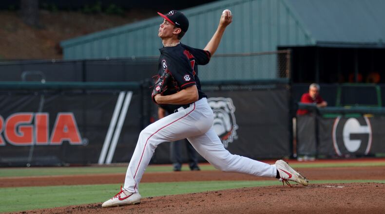 Georgia pitcher Emerson Hancock (17) takes the mound for the Bulldogs. The Georgia Bulldogs take on the Florida State Seminoles in the NCAA playoffs on June 1, 2019 in Athens, Georgia. (Daniela Rico/The Red & Black)
