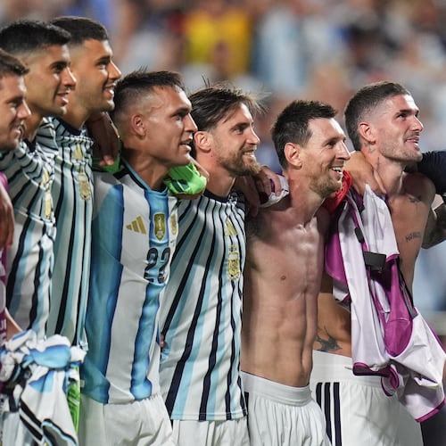 Argentina's Lionel Messi, center, reacts after the World Cup quarterfinal soccer match against Switzerland in Kansas City, Mo., Saturday, July 11, 2026. (AP Photo/Jeff Roberson)