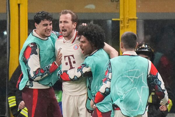 Bayern's Harry Kane, second left, celebrates with his teammates after scoring his side's opening goal during the Champions League quarterfinal second leg soccer match between Inter Milan and Bayern Munich at the San Siro stadium in Milan, Italy, Wednesday, April 16, 2025. (AP Photo/Luca Bruno)