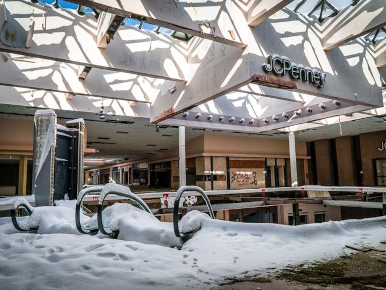 PHOTOS: Snow fills abandoned Ohio mall in eerie photos