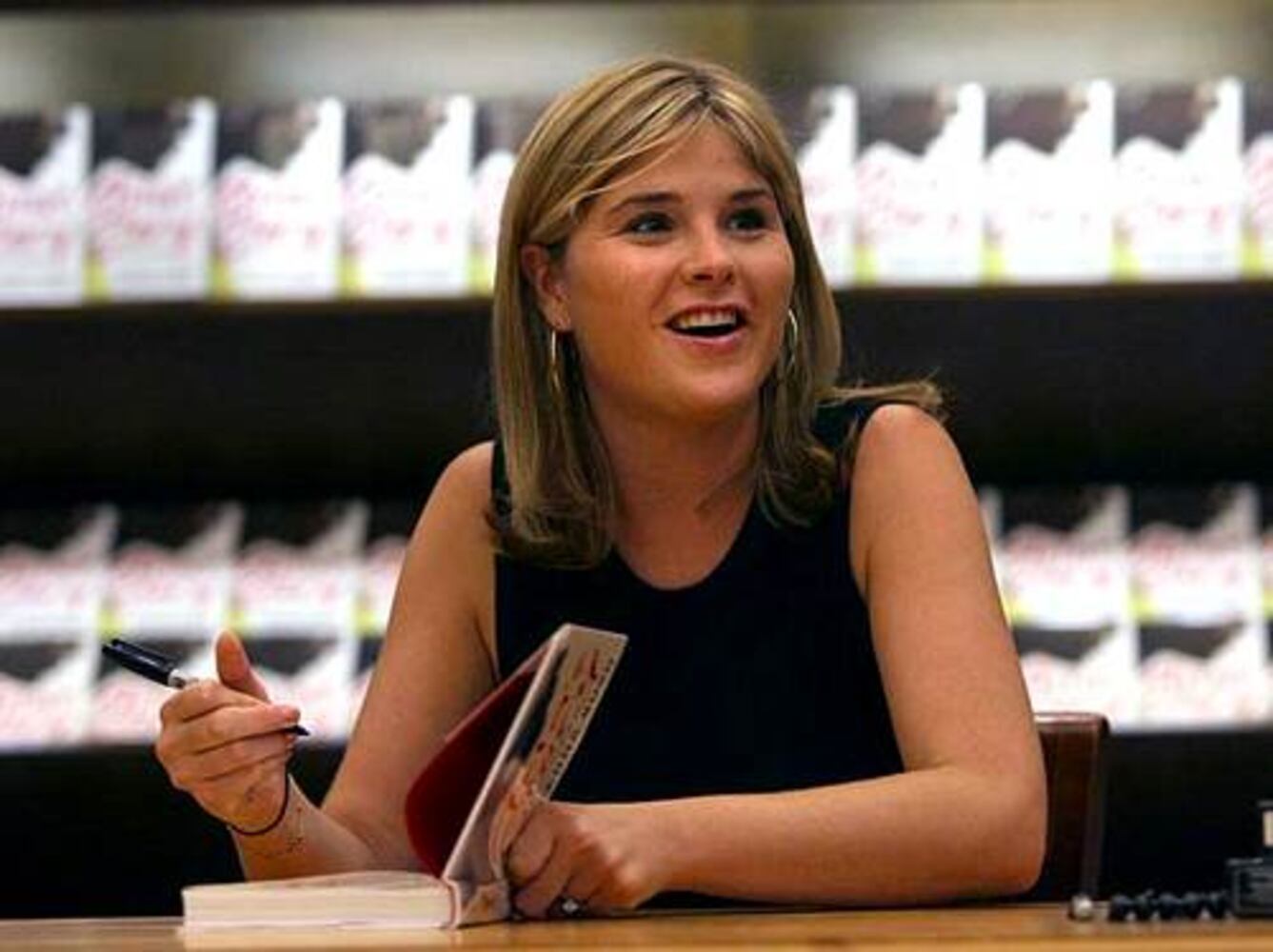 Fans line up for Jenna Bush book signing