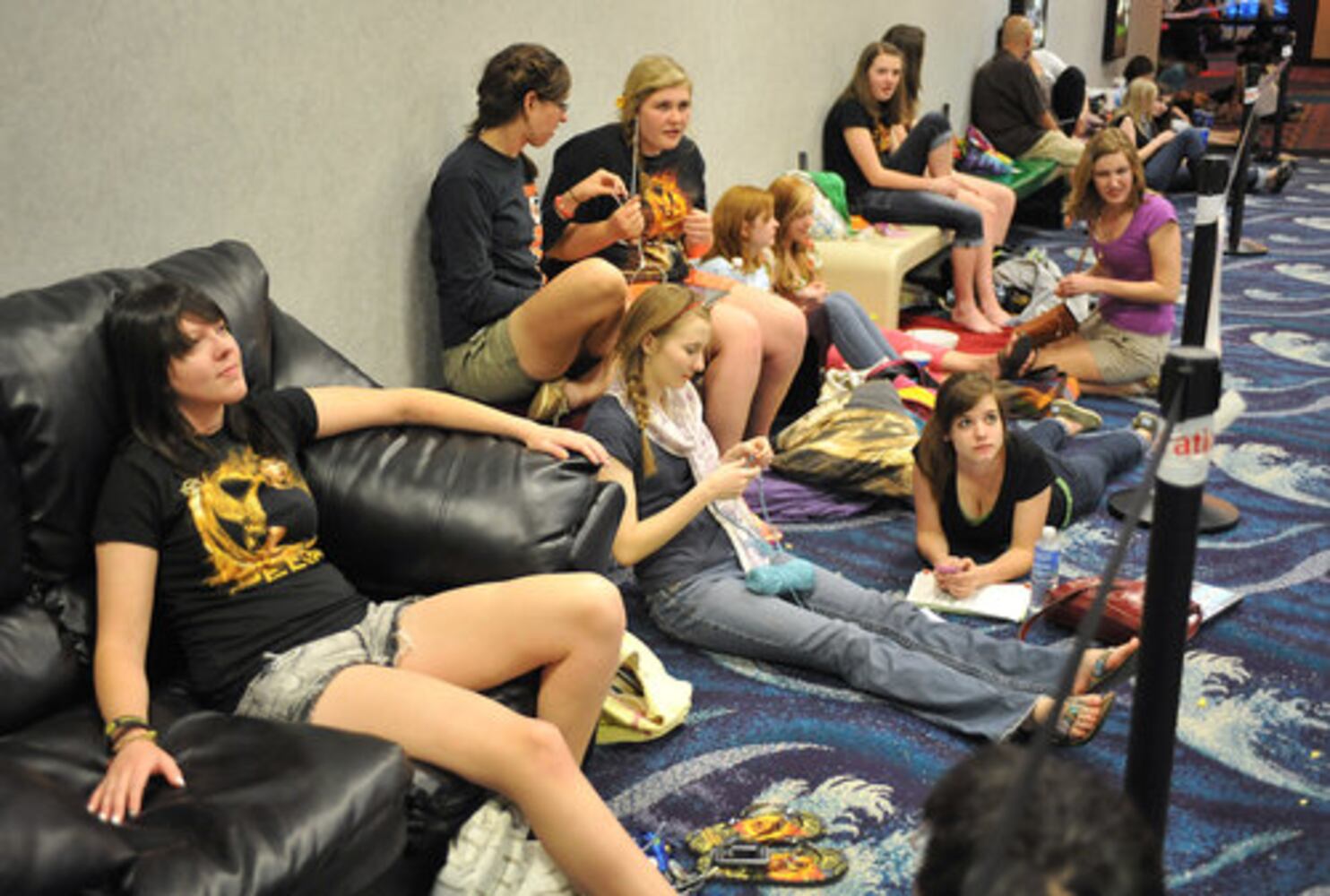 Fans wait to see midnight showing of 'Hunger Games'