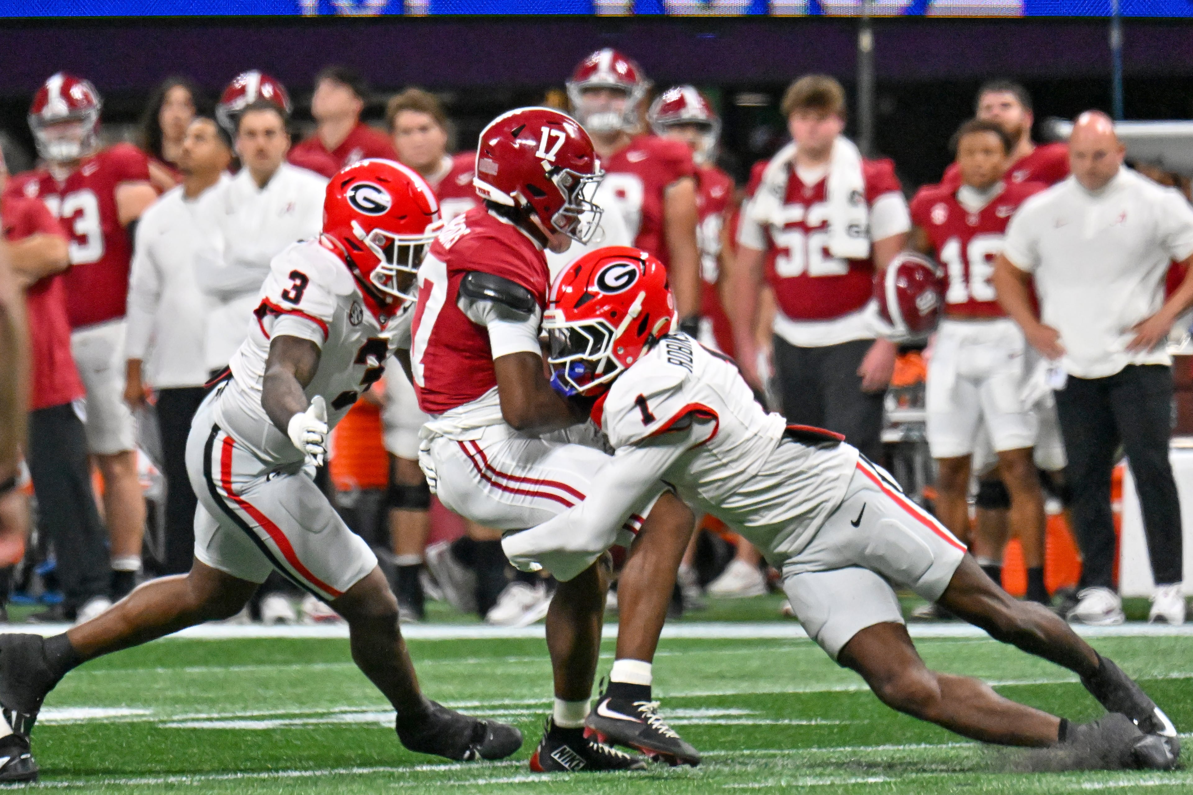 Alabama wide receiver Lotzeir Brooks (17) is stopped by Georgia linebacker CJ Allen (3) and defensive back Ellis Robinson IV (1) during the first quarter of the SEC Championship game at Mercedes-Benz Stadium, Saturday, Dec. 6, 2025, in Atlanta. (Hyosub Shin / AJC)