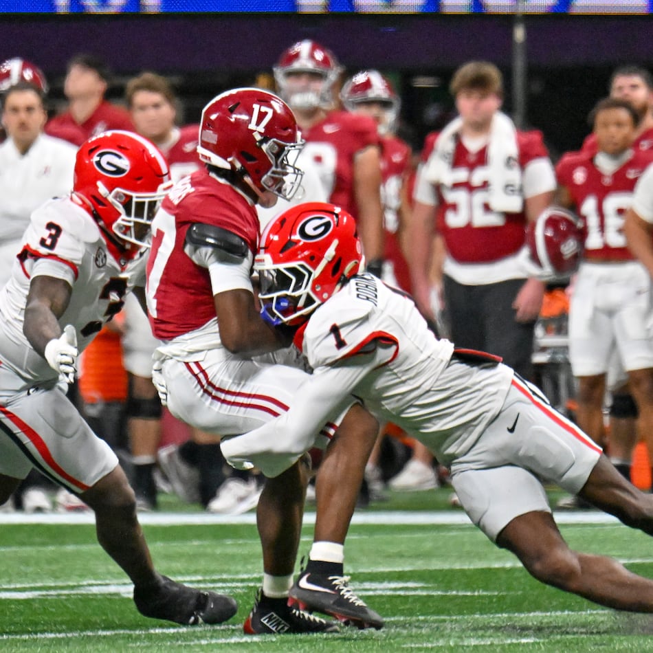 Alabama wide receiver Lotzeir Brooks is stopped by Georgia linebacker CJ Allen and defensive back Ellis Robinson IV during the first quarter of the SEC Championship game at Mercedes-Benz Stadium, Saturday, Dec. 6, 2025, in Atlanta. (Hyosub Shin/AJC)