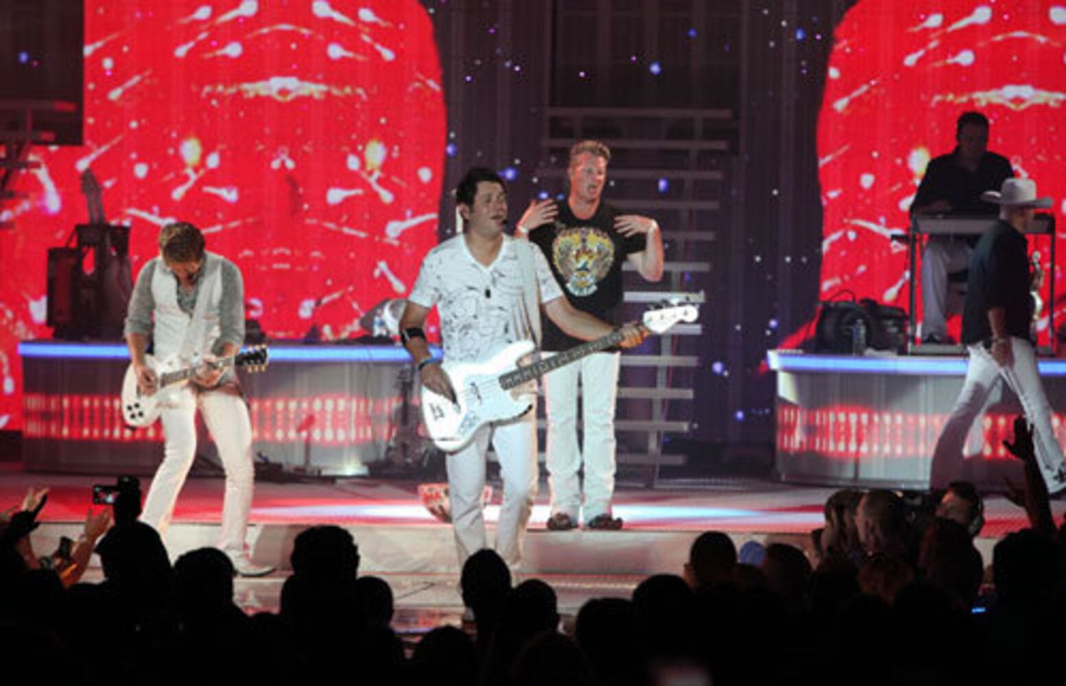 Rascal Flatts and Sara Evans at Aaron's Amphitheatre
