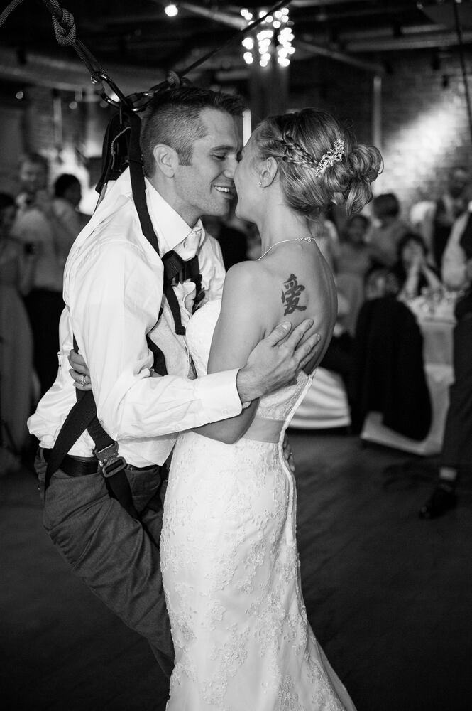Paraplegic veteran surprises bride by standing for first dance