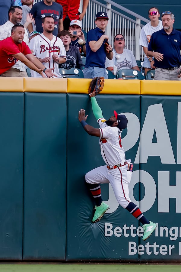 Center fielder Michael Harris II can’t quite snag a home run hit by the Giants’ Osleivis Basabe on Monday. (Erik S. Lesser/AP)