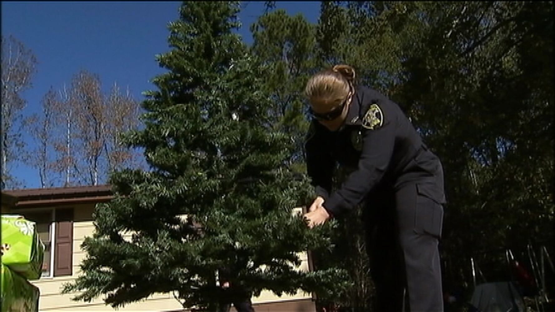 Community celebrates Christmas early for Dahlia Minton