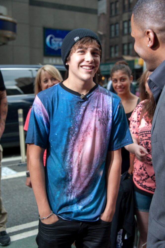 Austin Mahone Visits "Extra"