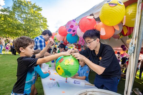 Get help and supplies to make your own lantern prior to the parade on Friday, May 30 in Duluth.