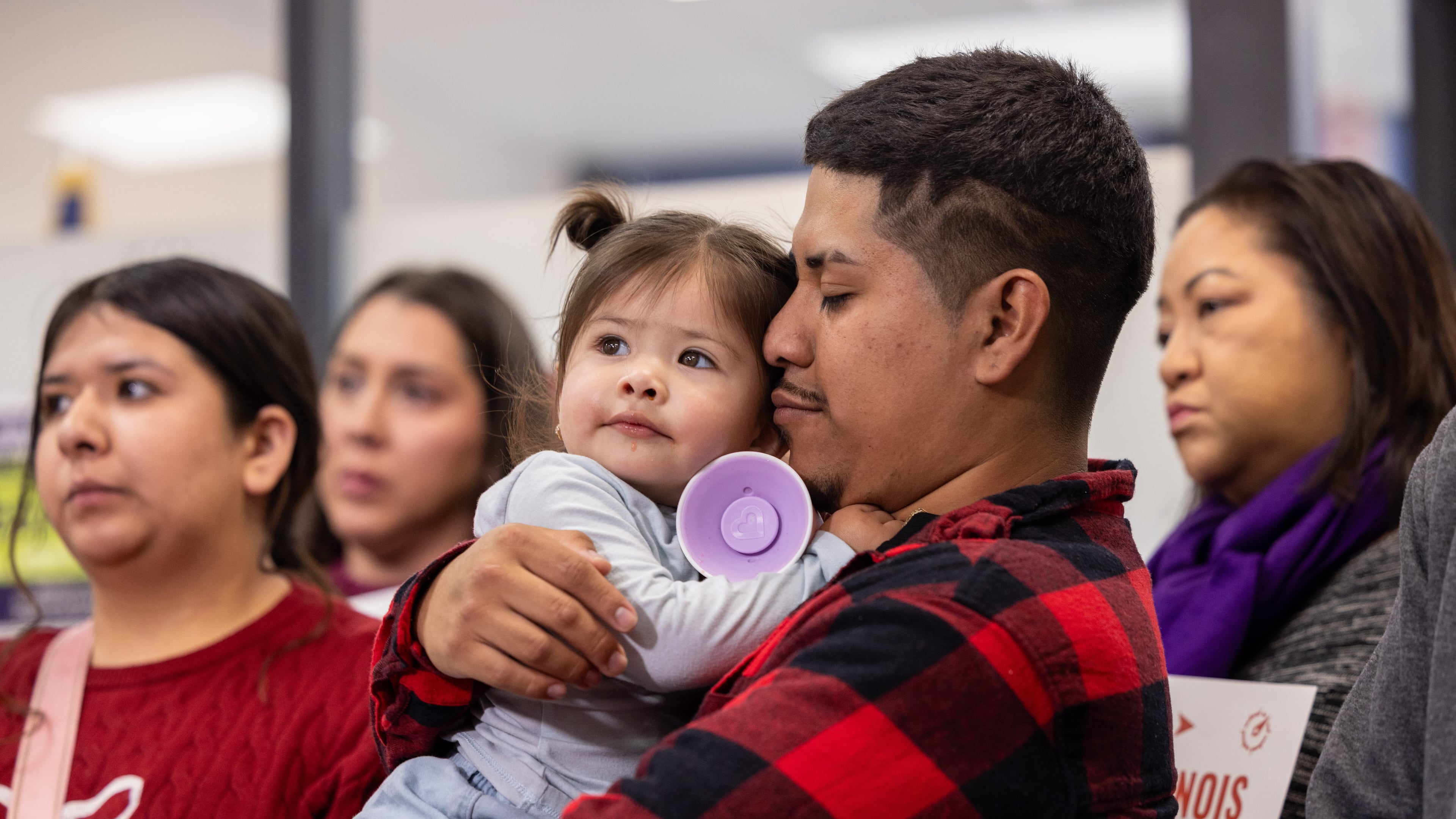 Rafael Veraza holds his young daughter, Ariana, during a press conference decrying federal agents use of force in Little Village on the Southwest Side, Chicago, Sunday, Nov. 9, 2025. (Candace Dane Chambers/Chicago Sun-Times via AP)