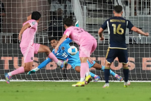 Inter Miami goalkeeper Óscar Ustari, center, can't stop a ball kicked by Vancouver Whitecaps midfielder Sebastian Berhalter (16) for a goal during the second half of a CONCACAF Champions Cup second-leg semifinal soccer match, Wednesday, April 30, 2025, in Fort Lauderdale, Fla. (AP Photo/Lynne Sladky)