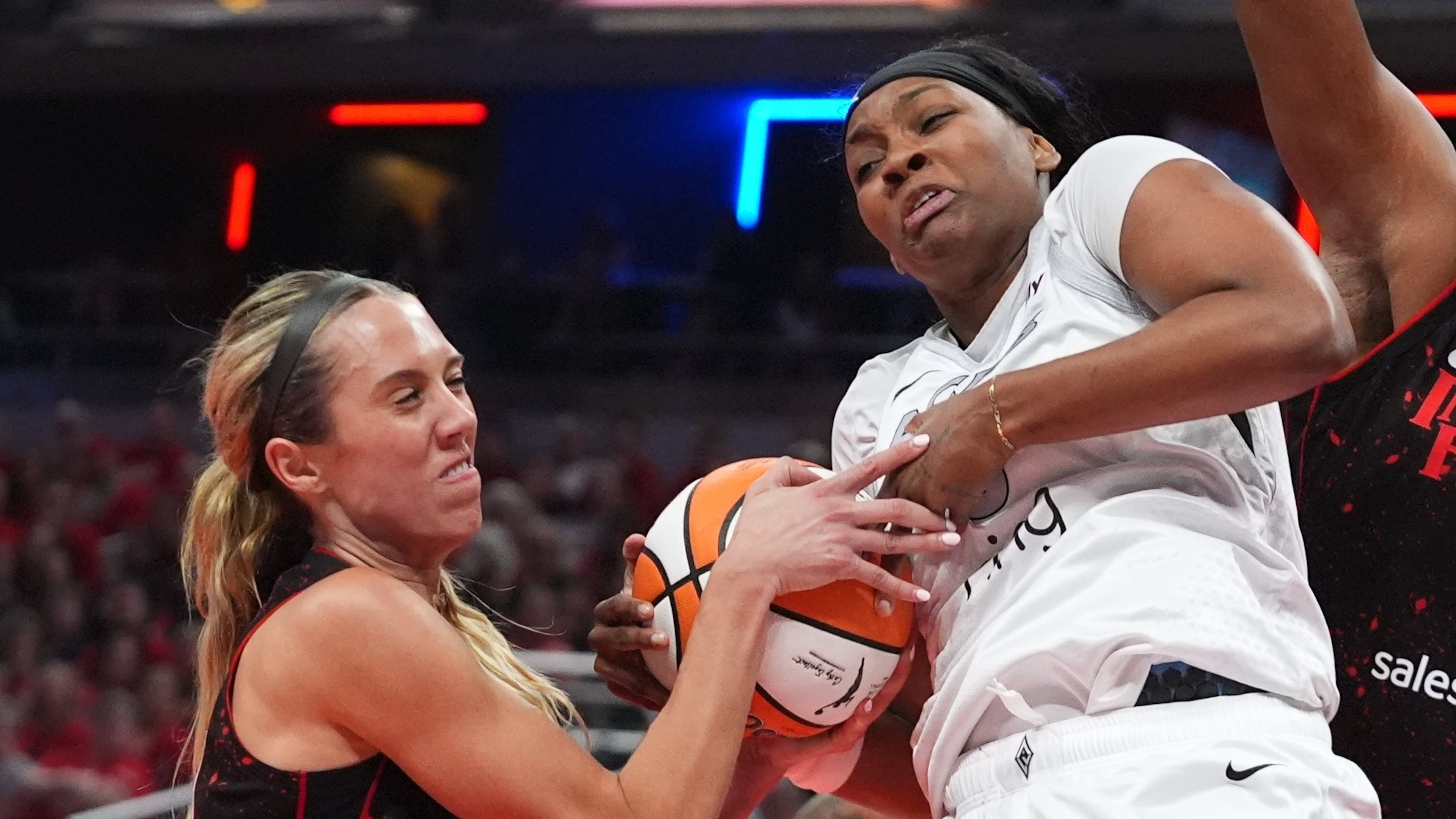 Las Vegas Aces' NaLyssa Smith, right, is tied up by Indiana Fever's Lexie Hull during first half of Game 3 of a WNBA basketball playoff semifinals series, Friday, Sept. 26, 2025, in Indianapolis. (AP Photo/Darron Cummings)