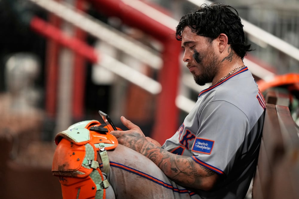 Mets catcher Francisco Alvarez sulks in the dugout after the Braves' walk-off win. 