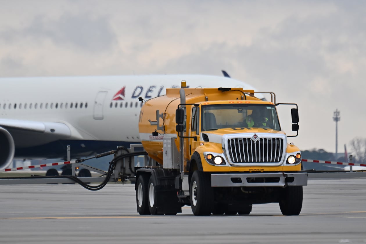 De-icing crews demonstrate their equipment as they prepare for this weekend’s winter weather event at Hartsfield-Jackson Atlanta International Airport’s South Deicing Facility on Friday, Jan. 23, 2026. Airport officials say millions of dollars worth of new equipment leave it better prepared for the impending ice storm. (Hyosub Shin/AJC)