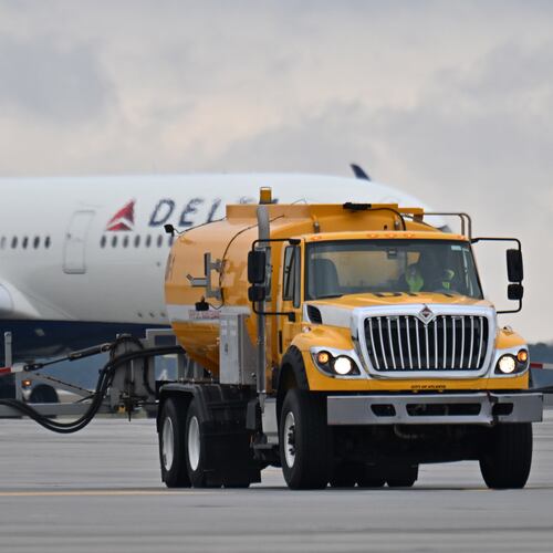 De-icing crews demonstrate their equipment as they prepare for this weekend’s winter weather event at Hartsfield-Jackson Atlanta International Airport’s South Deicing Facility on Friday, Jan. 23, 2026. Airport officials say millions of dollars worth of new equipment leave it better prepared for the impending ice storm. (Hyosub Shin/AJC)