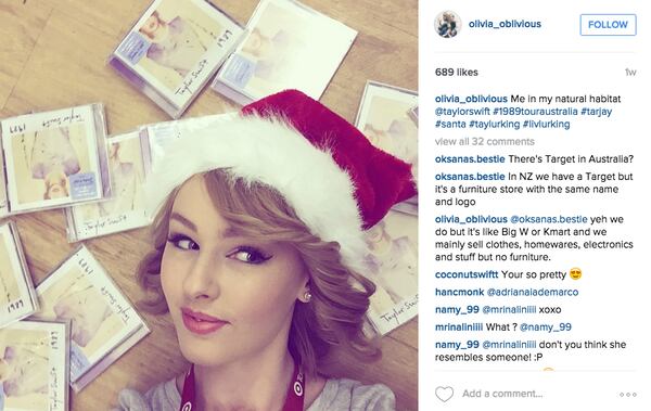 Taylor Swift's twin and fan