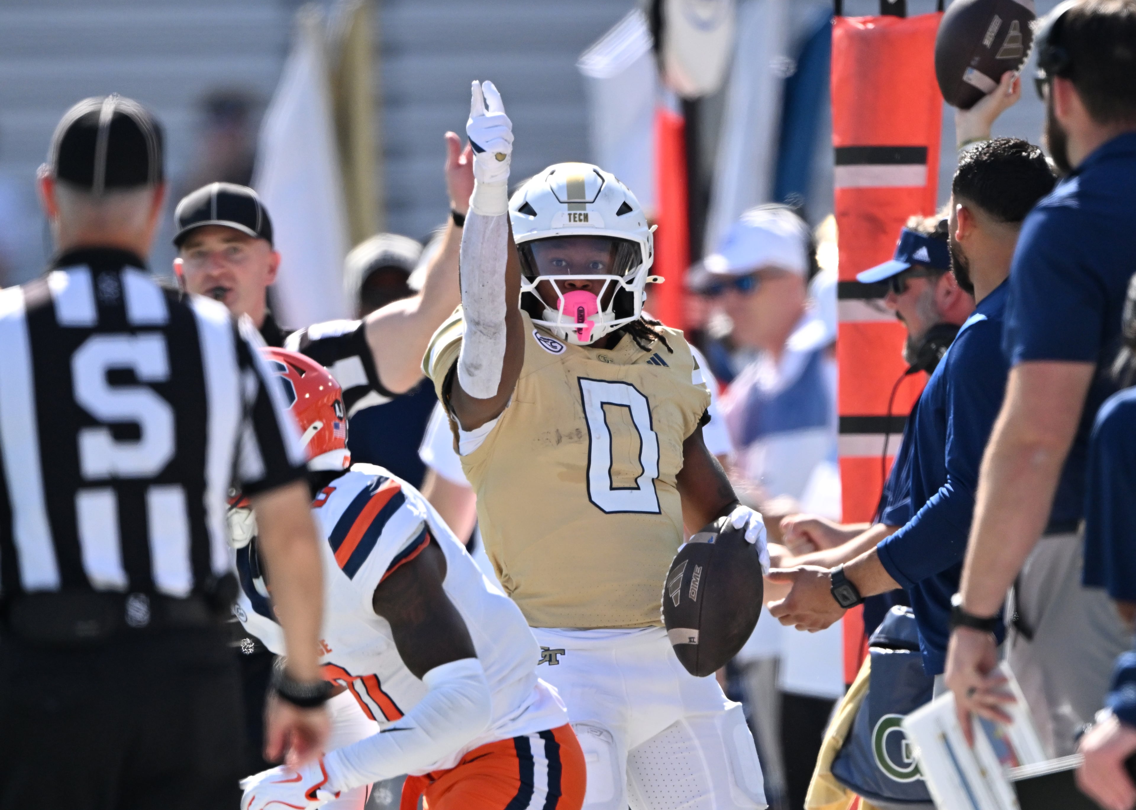 Georgia Tech running back Malachi Hosley (0) celebrates down during the first half of an NCAA college football game at Bobby Dodd Stadium, Saturday, October 25, 2025 in Atlanta. (Hyosub Shin / AJC)