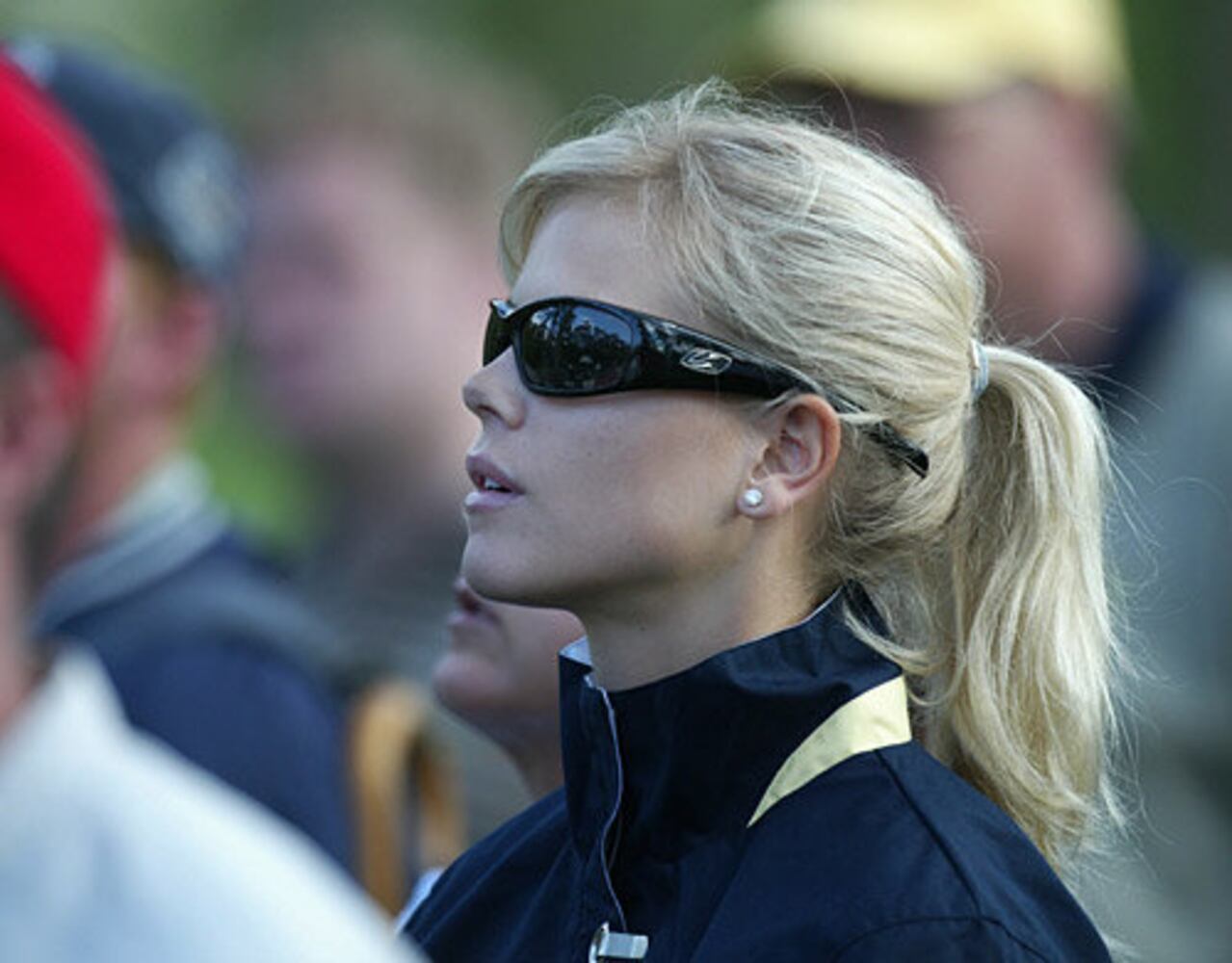 Tiger Woods issues apology for infidelity