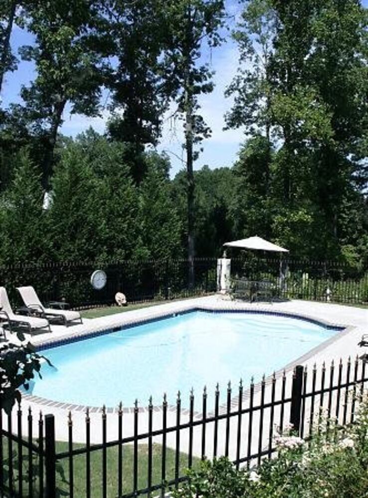 Amazing Room: Pools and pool structures