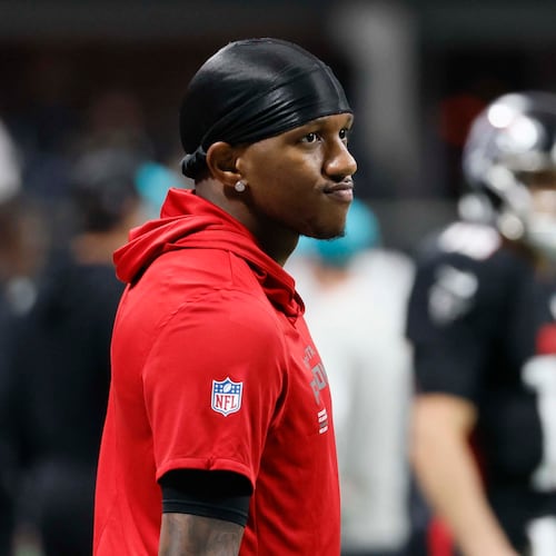 A bone bruise in his knee sidelined Falcons quarterback Michael Penix Jr. from playing in Atlanta's 34-14 loss to the Dolphins on Sunday, Oct. 25, 2025, at Mercedes-Benz Stadium. (Miguel Martinez/ AJC)