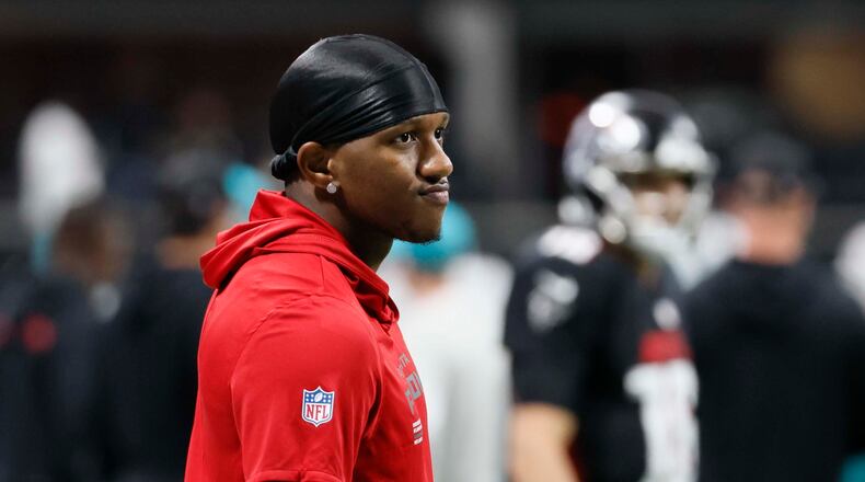 A bone bruise in his knee sidelined Falcons quarterback Michael Penix Jr. from playing in Atlanta's 34-14 loss to the Dolphins on Sunday, Oct. 25, 2025, at Mercedes-Benz Stadium. (Miguel Martinez/ AJC)