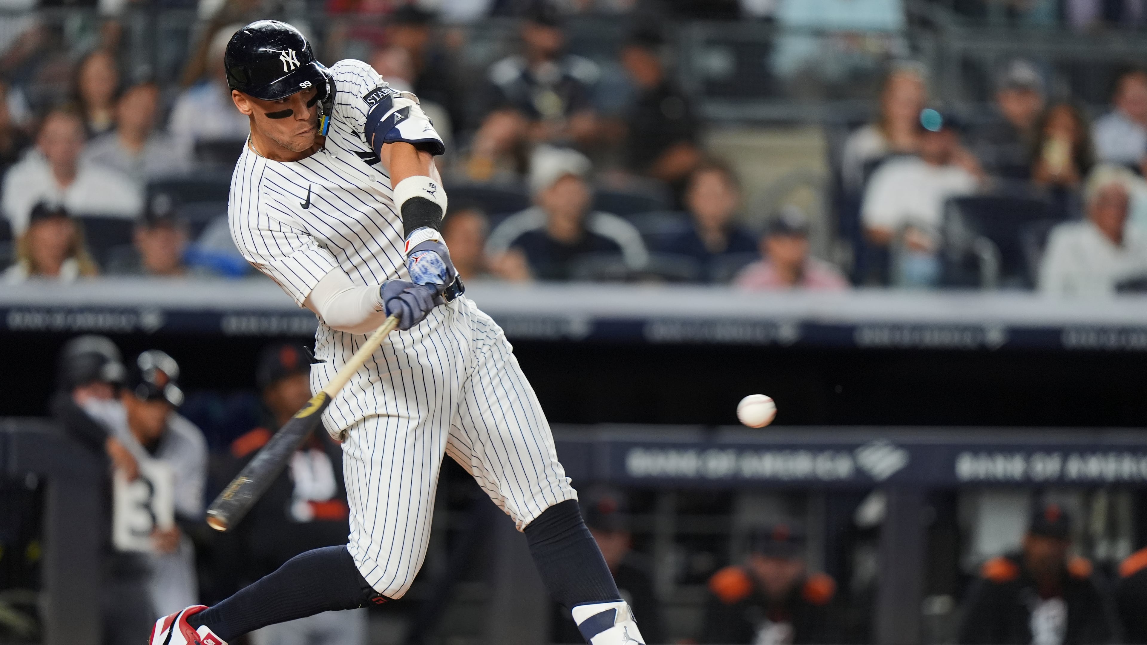 New York Yankees' Aaron Judge hits a home run during the first inning of a baseball game against the Detroit Tigers Thursday, Sept. 11, 2025, in New York. (AP Photo/Frank Franklin II)