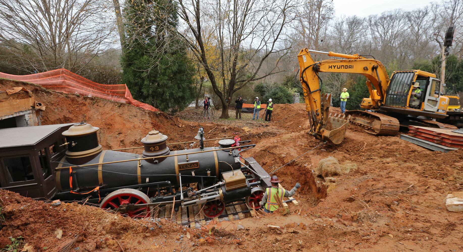 Cyclorama moves Texas train