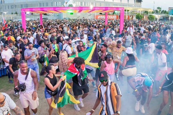 Crowds dance at Igloo Atlanta at Home Depot Backyard in Atlanta in 2022. (Duane Numan)