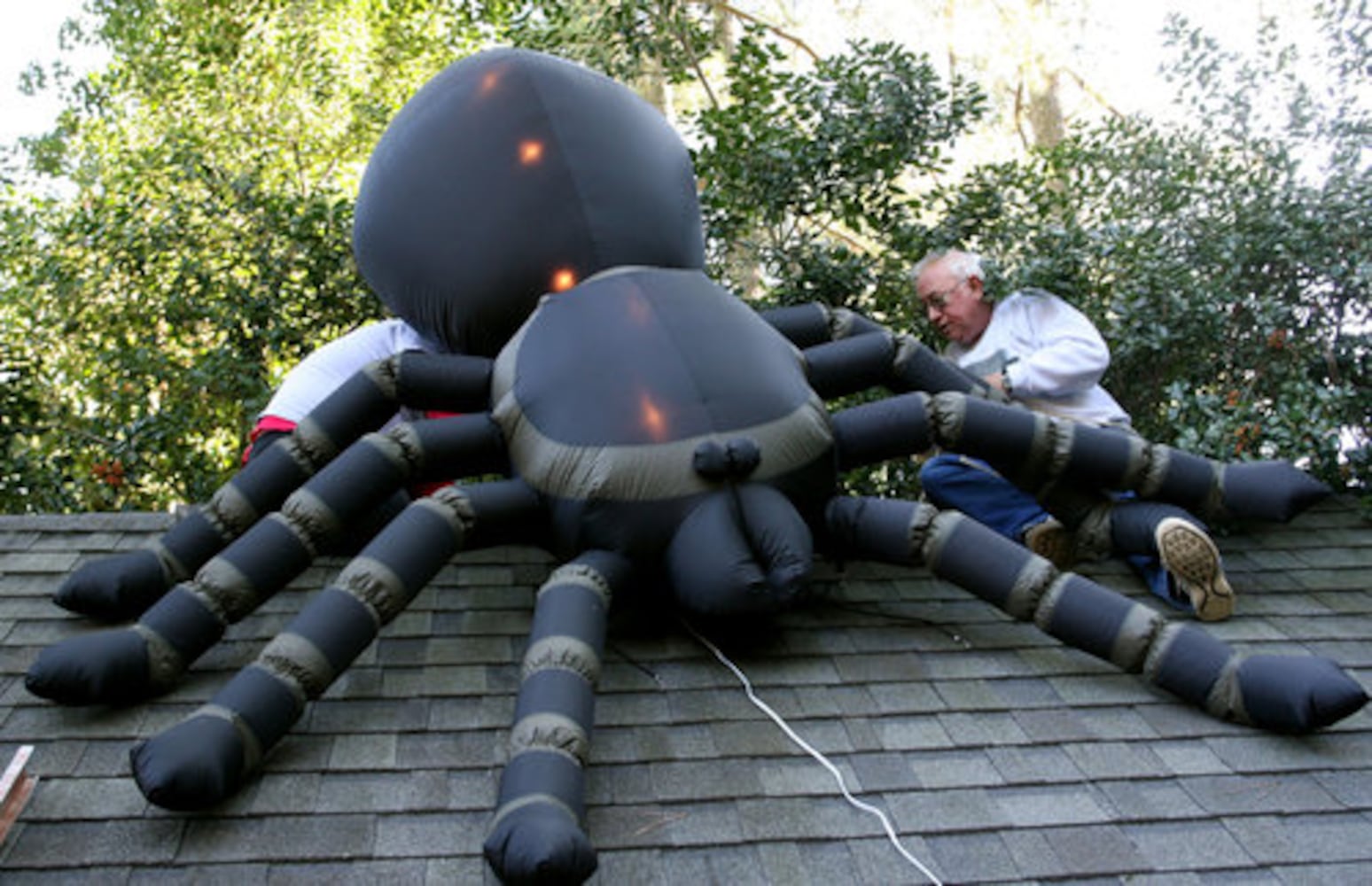 Sandy Springs couple throws neighborhood Halloween bash