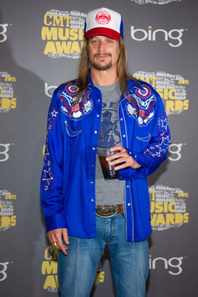 Country music stars honored at 2011 CMT Awards