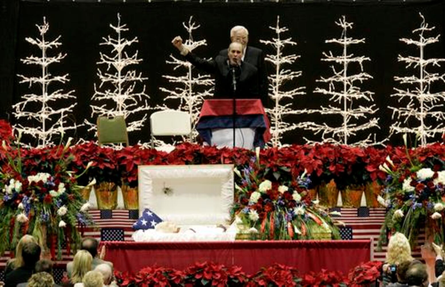 Public pays tribute to Evel Knievel