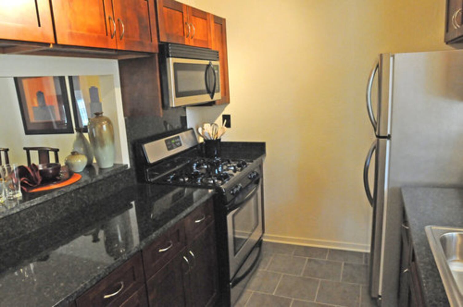 Glen Lake Apartments