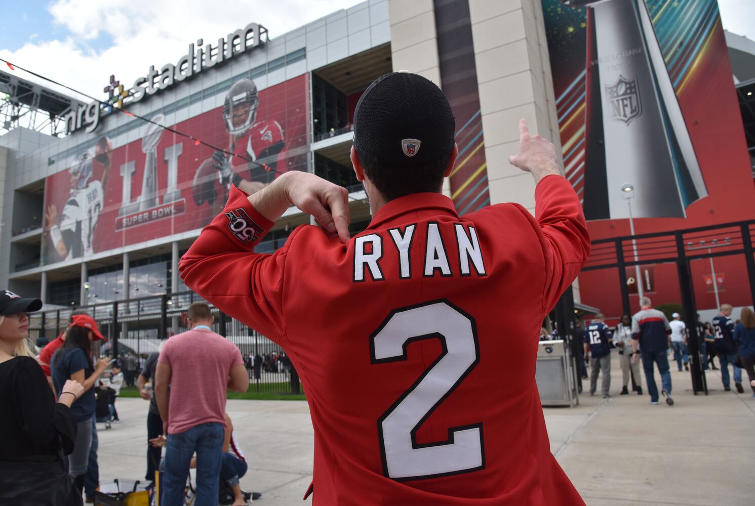 Falcons fans party in Houston on Super Bowl Sunday