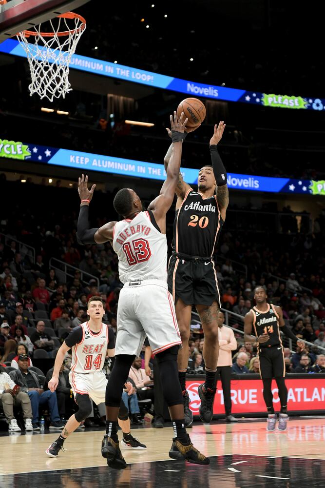 011723 HAWKS PHOTO